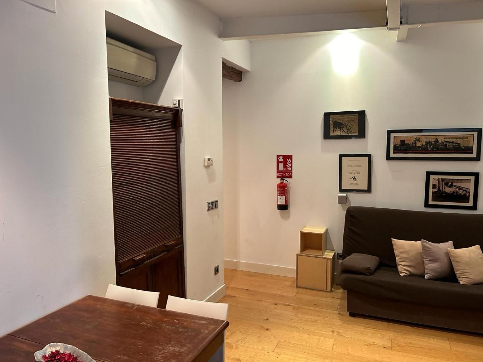 Estudio En Av De America Madrid Kültér fotó