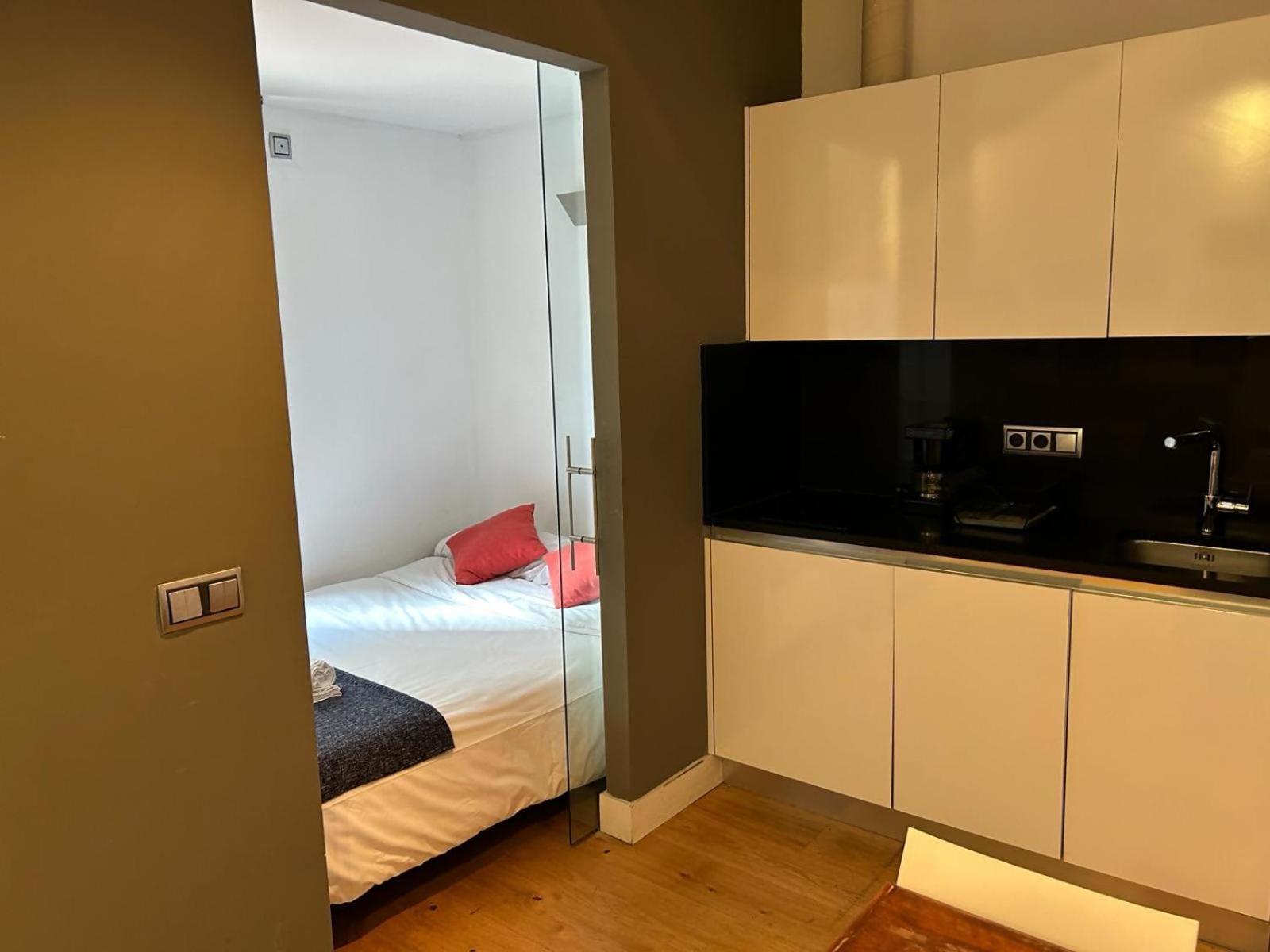 Estudio En Av De America Madrid Kültér fotó